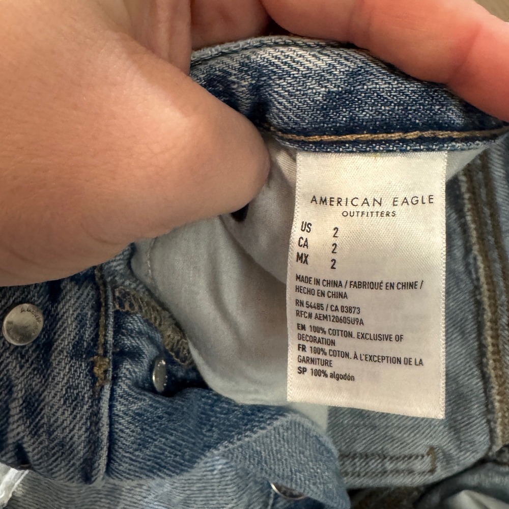 American Eagle Outfitters Distressed Denim Boyfriend Shorts Light Wash Size‎ 2 - Picture 4 of 7